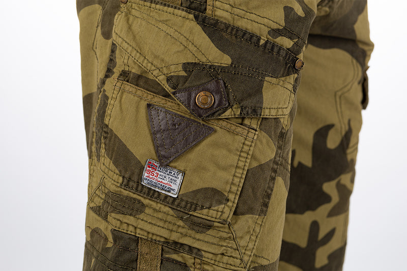 Herren Regular Fit Shorts Mid Waist peanut - Camo_Mastic