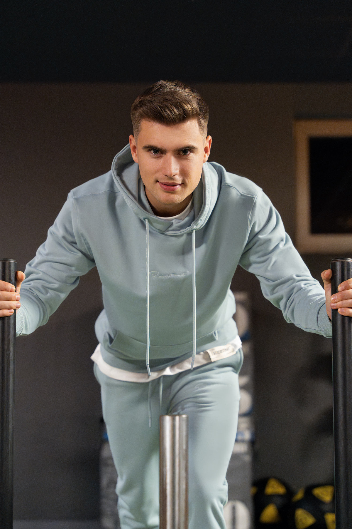 Herren Regular Fit Sport Hoodie Marken-Stick in Grey – Reichstadt – Ansicht 6