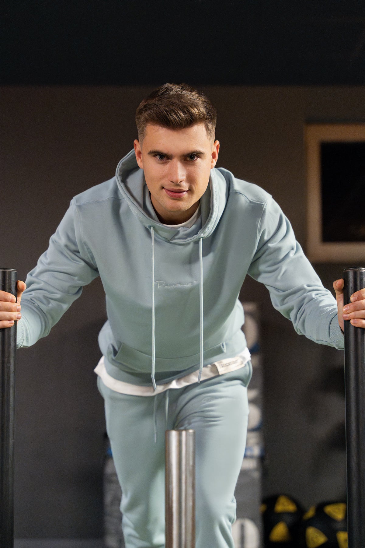 Herren Regular Fit Sport Hoodie Marken-Stick in Grey – Reichstadt – Ansicht 6